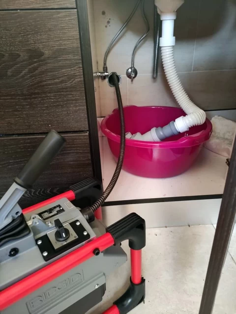 Mašinsko otpušavanje sudopere Mašinsko otpušavanje sudopere