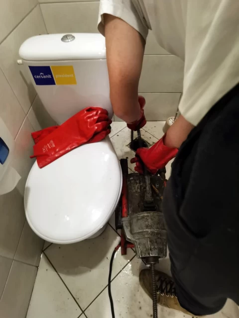 Otpušavanje wc šolje Otpušavanje wc šolje 1