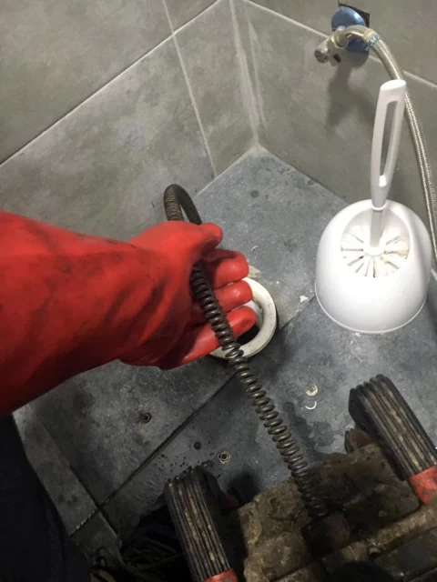 Otpušavanje wc šolje Otpušavanje wc šolje 3